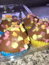 Load image into Gallery viewer, 4PK Maderia Cupcake topped with chocolate
